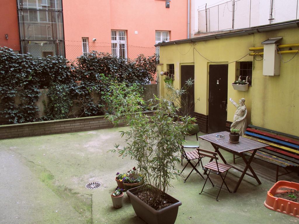 Hostel Lipa Praha Bagian luar foto