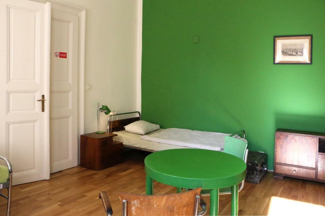 Hostel Lipa Praha Bagian luar foto