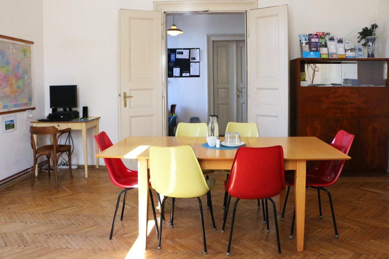 Hostel Lipa Praha Bagian luar foto